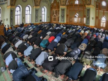 В Баку по случаю Рамазан байрамы совершен праздничный намаз (Фото)