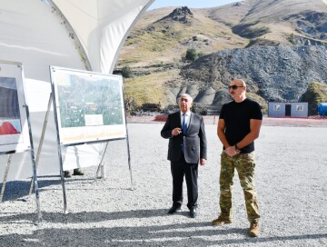 Ильхам Алиев совершил поездку в Лачинский район (Фото)